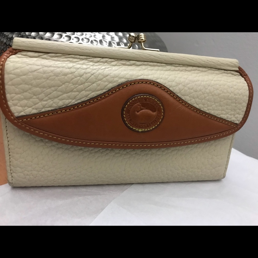Vintage Dooney & Bourke Checkbook Wallet!💋💋